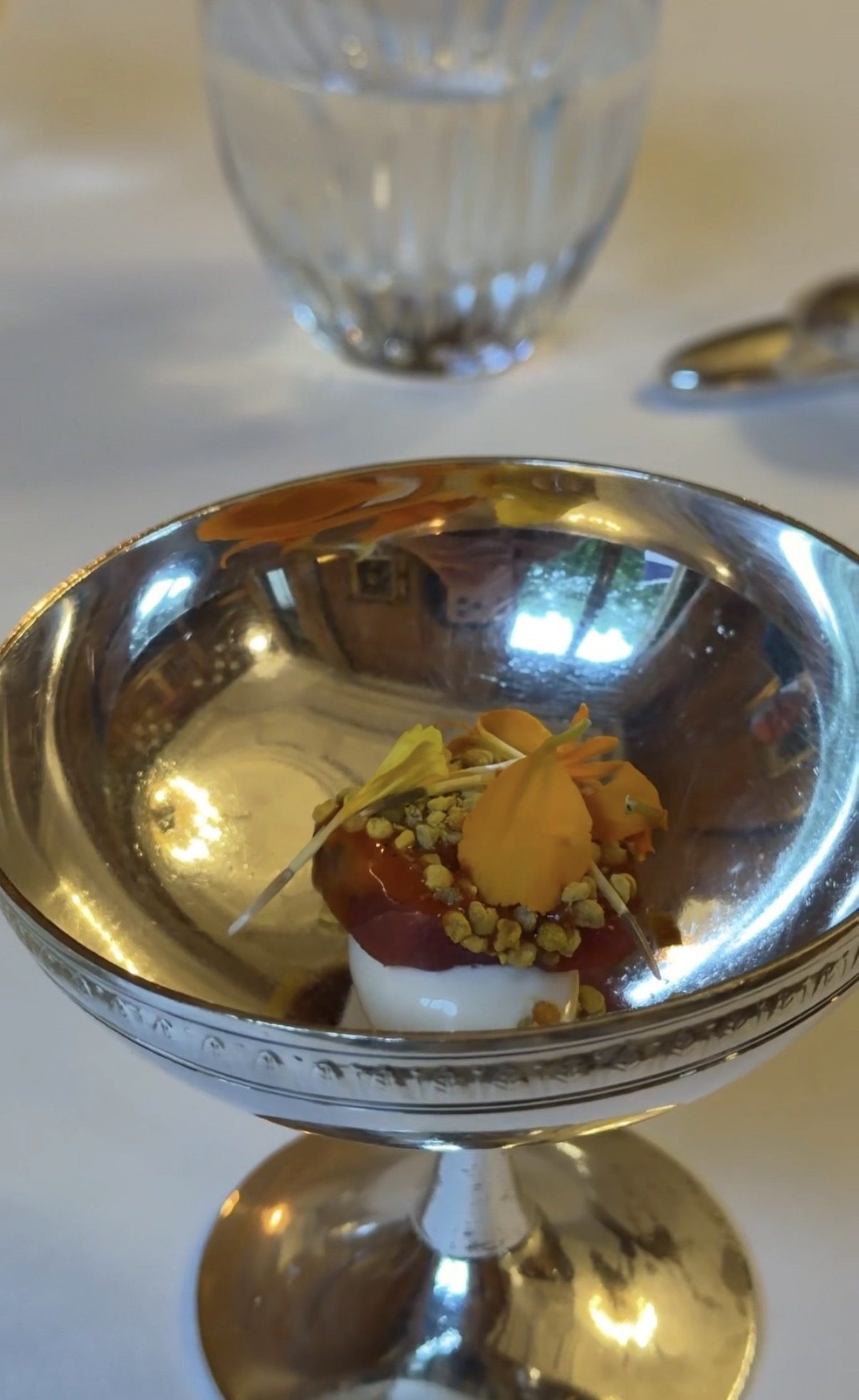 A small course in a silver coupe at Le Clarence, finished with orange flowers